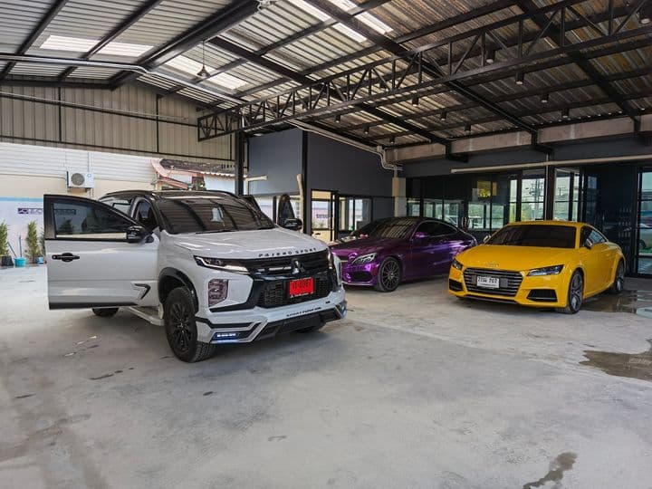 รถหลากหลายรุ่นทั้ง Pajero Sport, Mercedes-Benz และ Audi TT ที่ไว้วางใจใช้บริการ