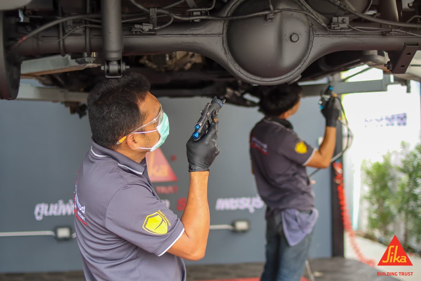 บริการพ่นกันสนิมช่วงล่างรถยนต์ด้วยผลิตภัณฑ์ Sika โดยช่างมืออาชีพ