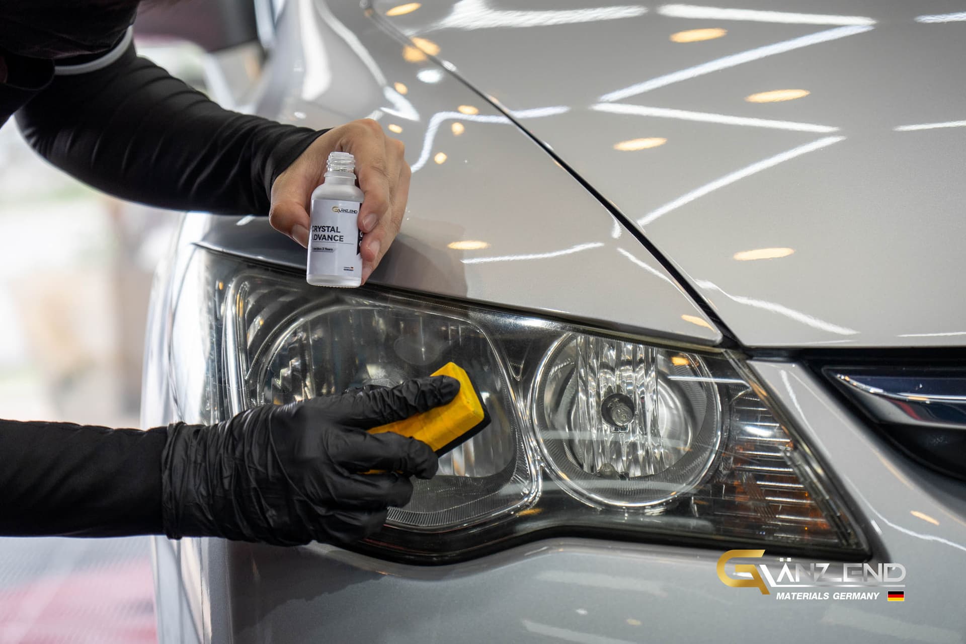 การลงน้ำยาเคลือบแก้วที่ไฟหน้ารถ