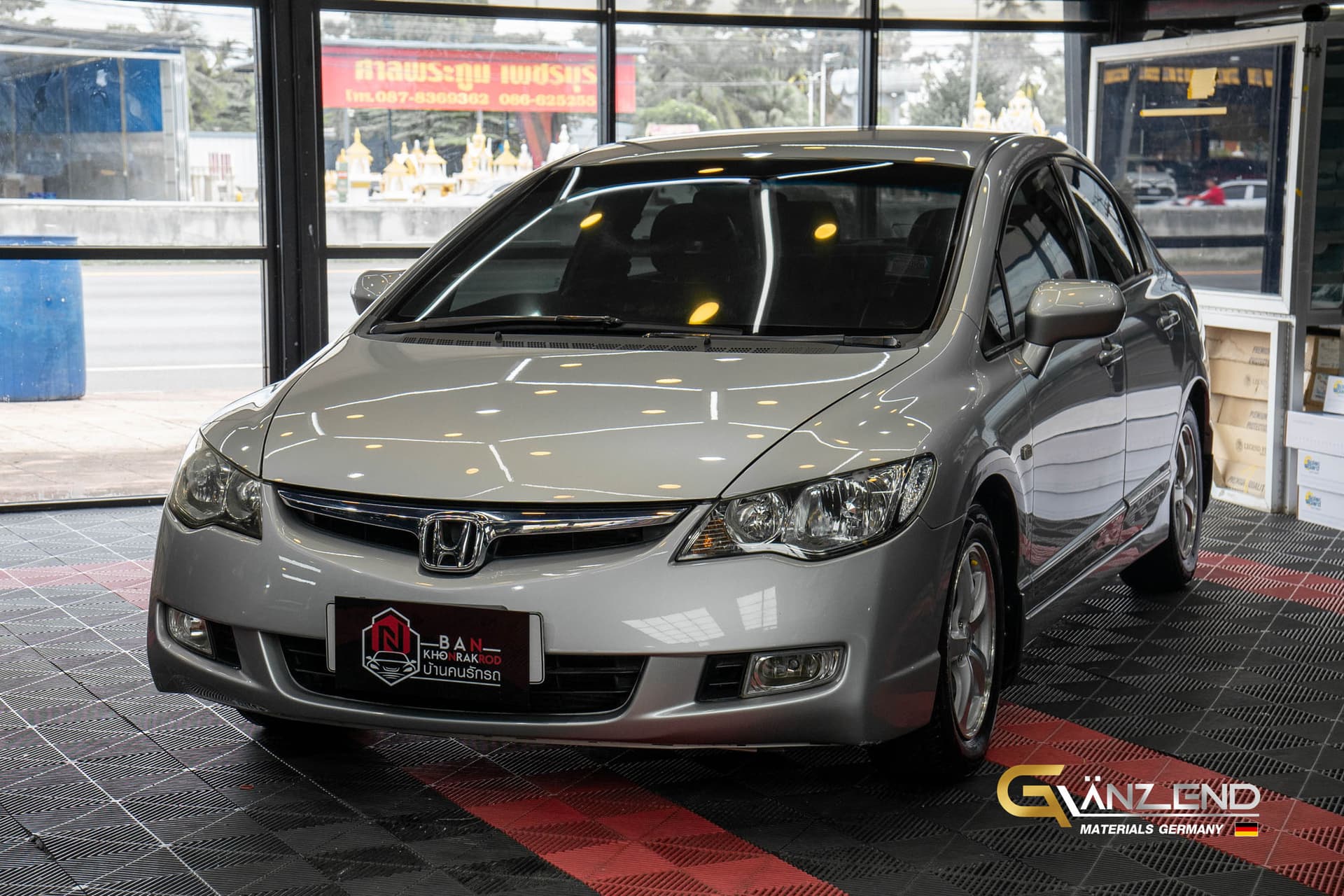 Honda Civic สีเงิน เงางามหลังเคลือบแก้ว