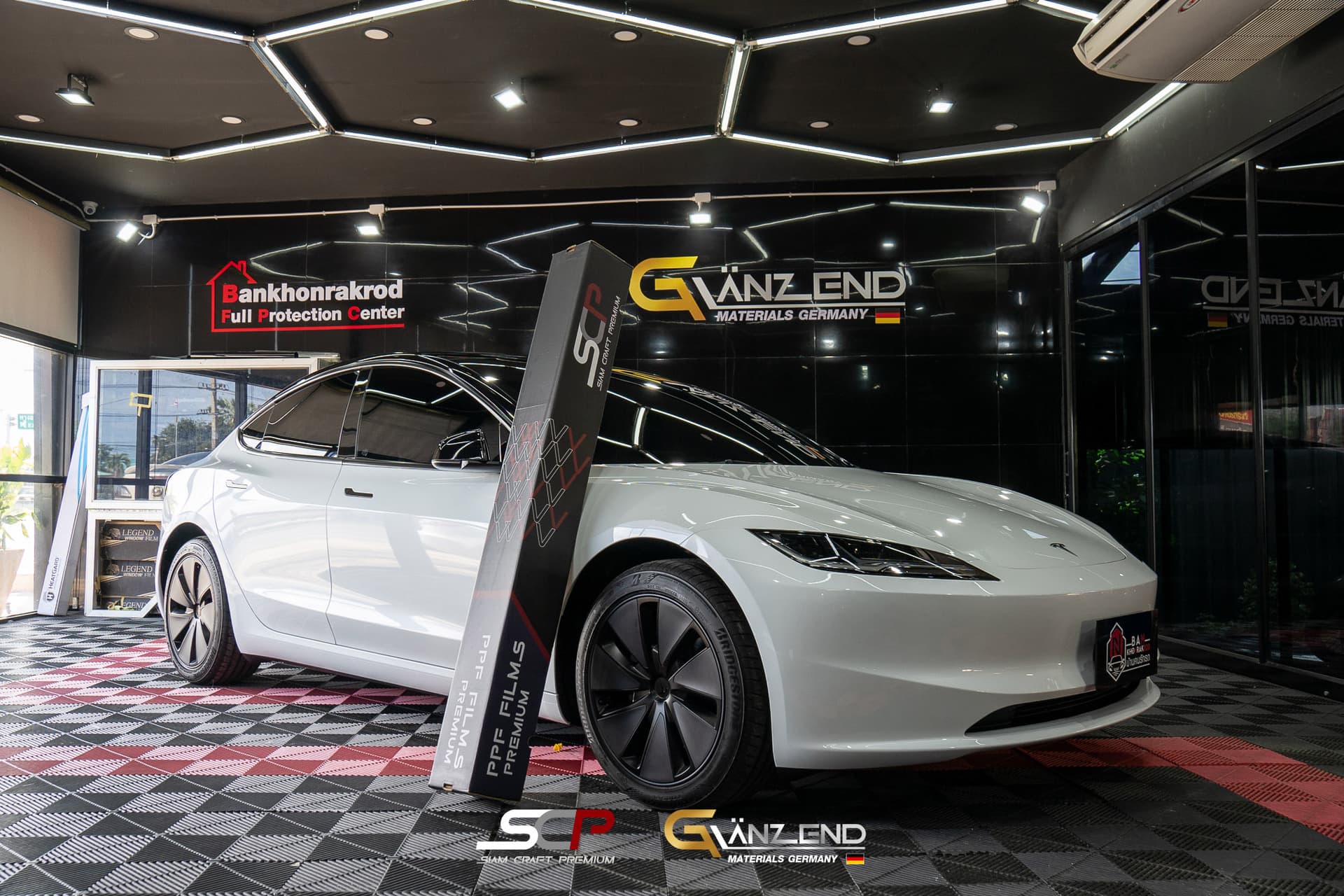 รถยนต์เงางามหลังติดตั้งฟิล์มใสกันรอย PPF เต็มคัน